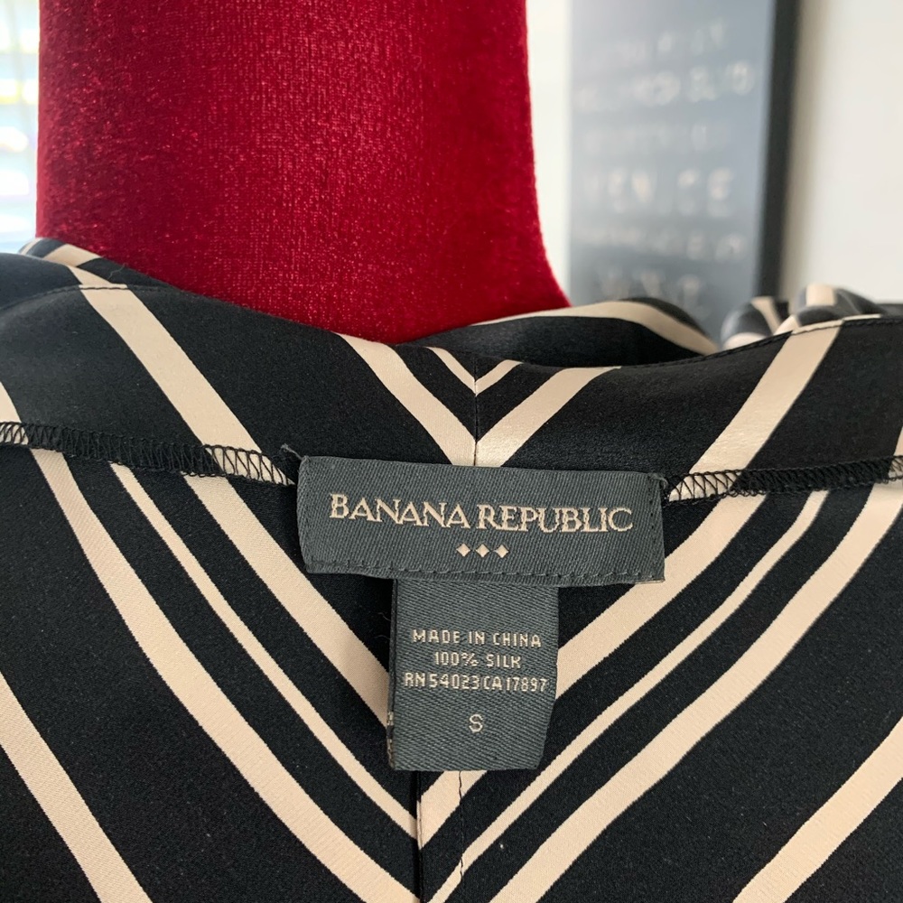 BANANA REPUBLIC halter top - Picture 5 of 5